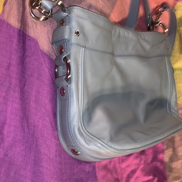 Super clean coach convertible shoulder bag with crossbody strap. - Picture 6 of 8